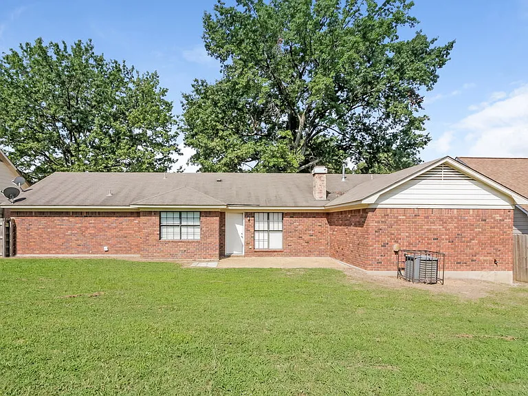4580 Blandford Dr — Photo 15