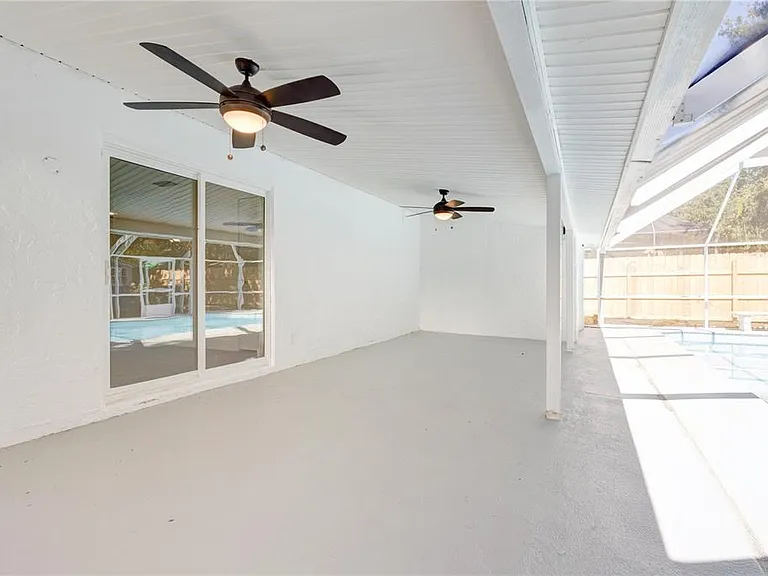 2261 S Flagler Ave — Photo 46
