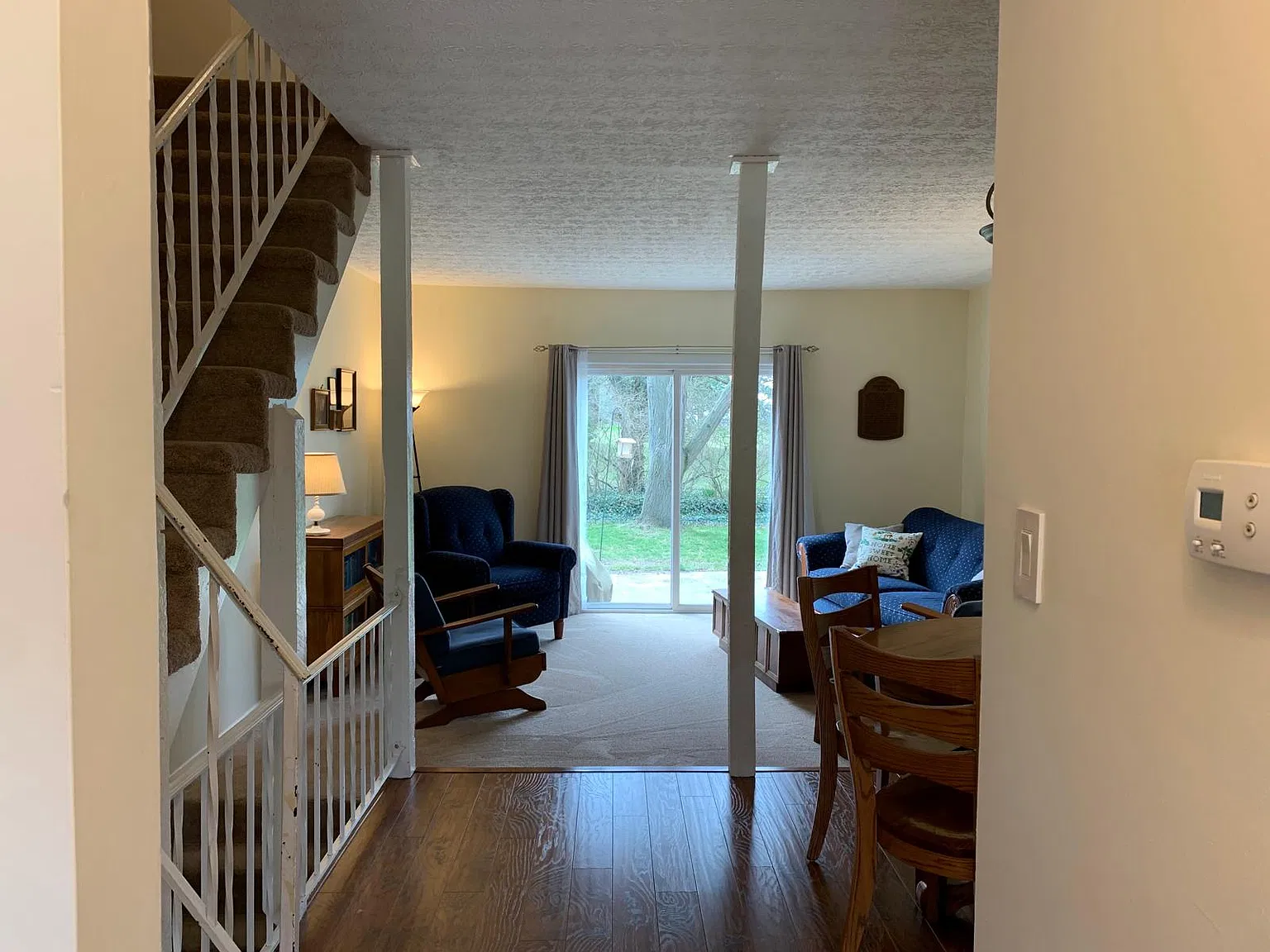 2 bed, 1.5 bath, 1042 sqft, $1,285 — Photo 2