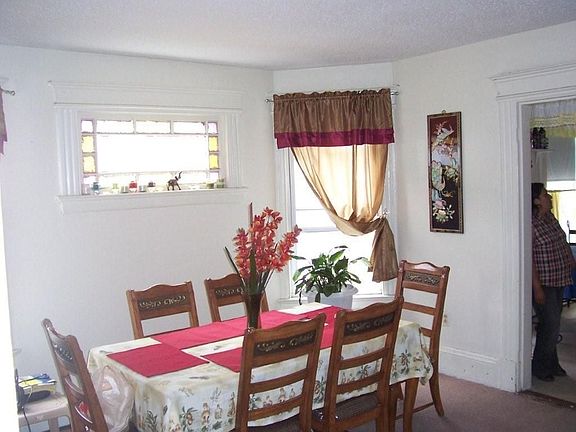 Dinnign Room of Floor 1