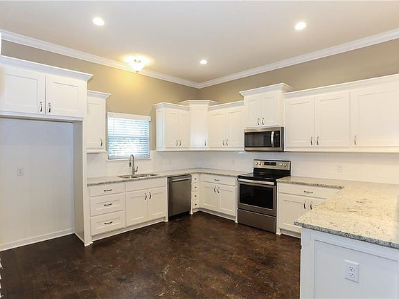 4th image of 102 Ingleborough Dr