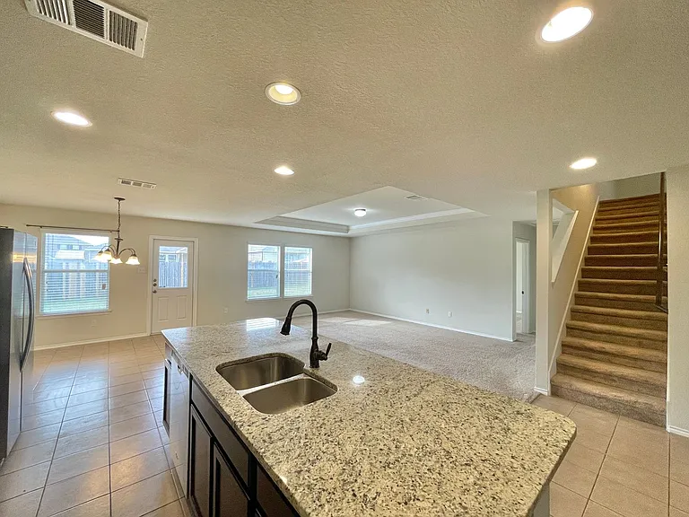 304 W Orion Dr — Photo 5
