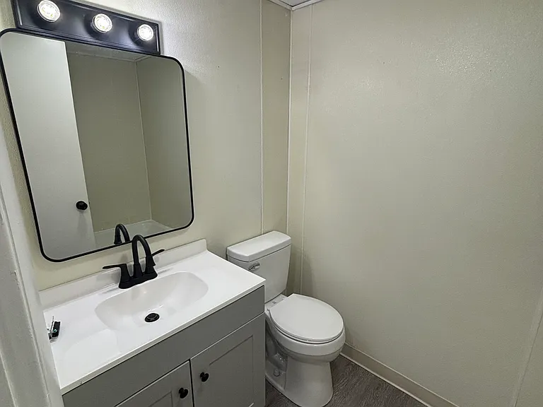 44 New Hartford St #1B — Photo 4