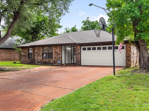 709 Owens Dr, Crowley, TX 76036