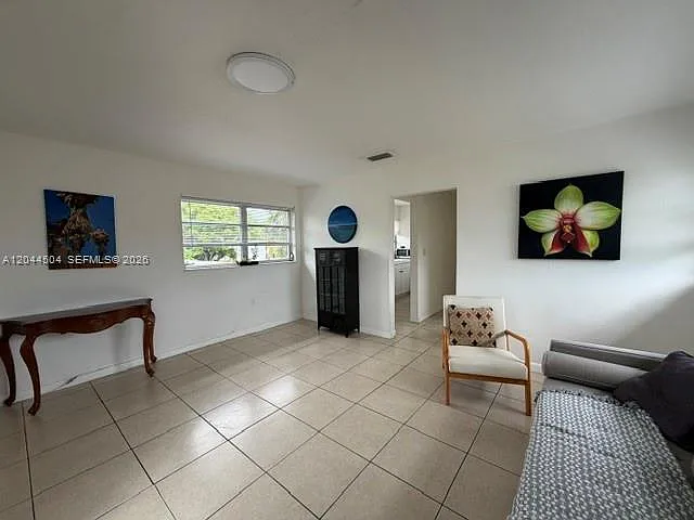 4230 SW 11th St #B — Photo 2