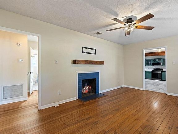 2nd image of 301 Azalea Cir W