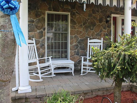 3rd image of 272 Novello Dr