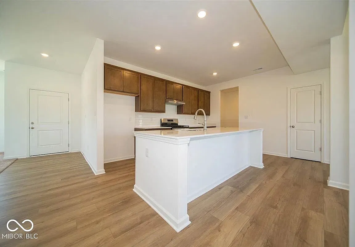 5 bed, 3102 sqft, $2,750 — Photo 2