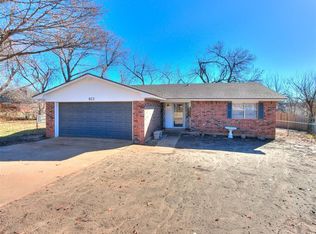 823 E Lamplighter Ct, Guthrie, OK 73044