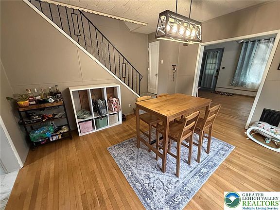 5th image of 1114 Russell Ave