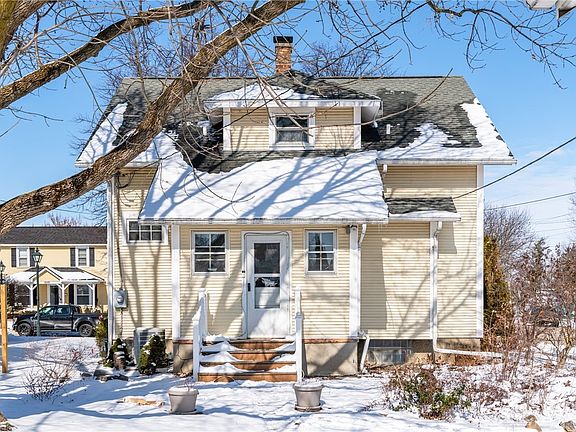 3rd image of 414 W Broadway St
