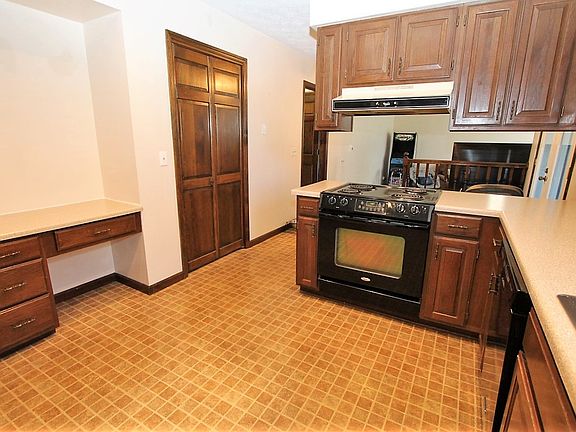 5th image of 1820 Beechwood Dr