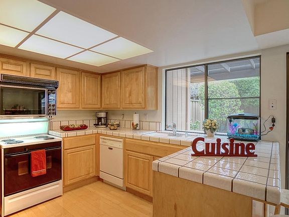 4th image of 6073 Calle De Amor