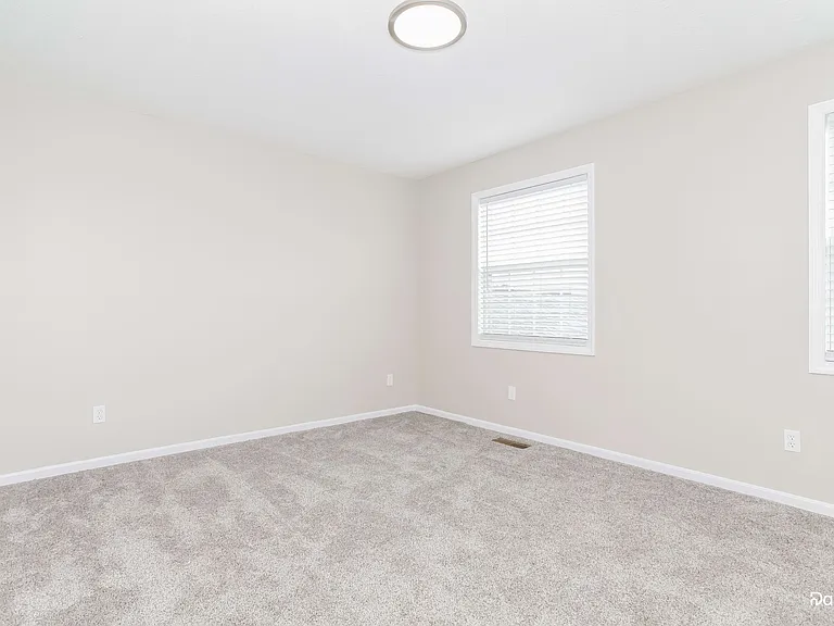 831 Harbor Pl — Photo 9