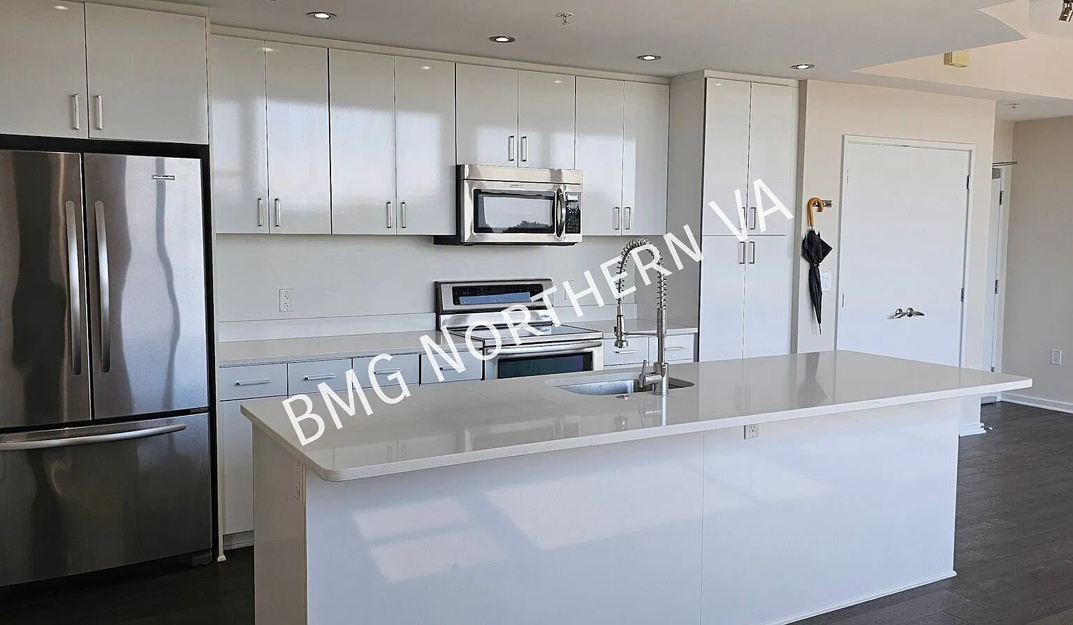 Upscale 2BR/2.5 BA Condo In Contemporary Steel And Glass High-Rise Building — Photo 2