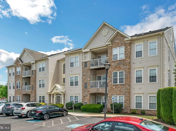 200 Beech Blvd APT 104, Warrington, PA 18976