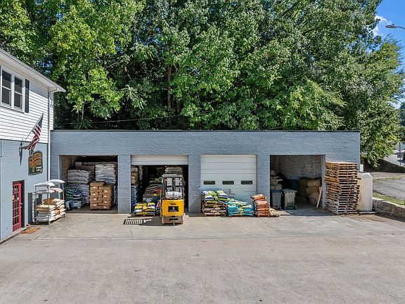5th image of 155 Montgomery Ave
