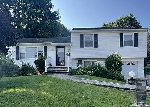 321 Southwood Cir — Photo 1