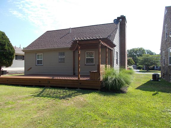 3rd image of 226 Meadowbrook Ave SE