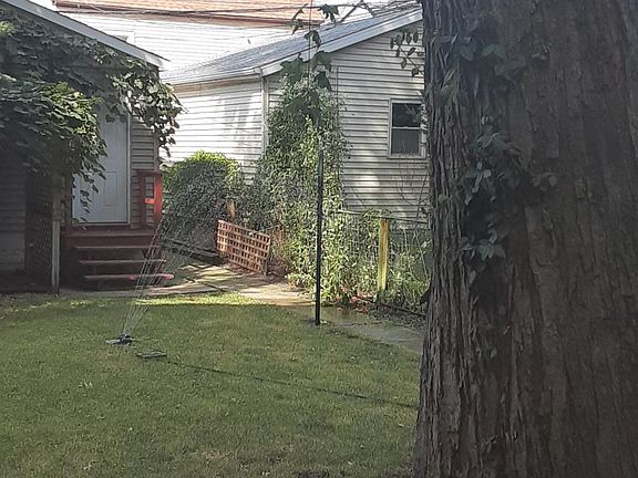 2nd image of 2228 W Oakdale Ave #1