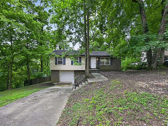 5th image of 1613 Barrington Ln NE
