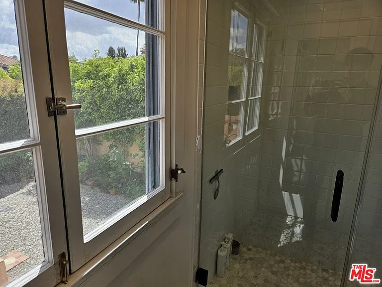212 S Muirfield Rd — Photo 16
