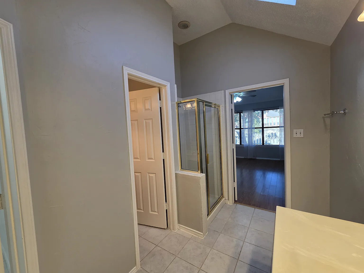 3 bed, 1392 sqft, $2,500 — Photo 4