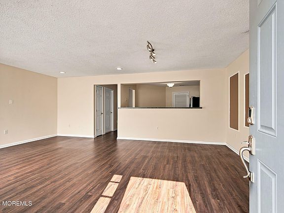 3rd image of 51 Winged Foot Court
