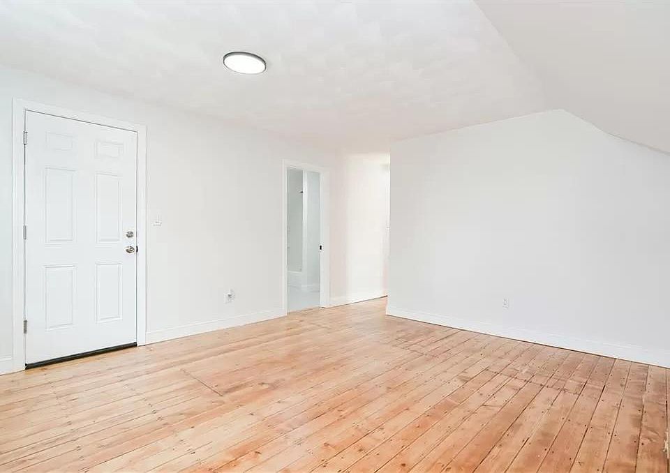 1st image of 135-137 Superior St #3