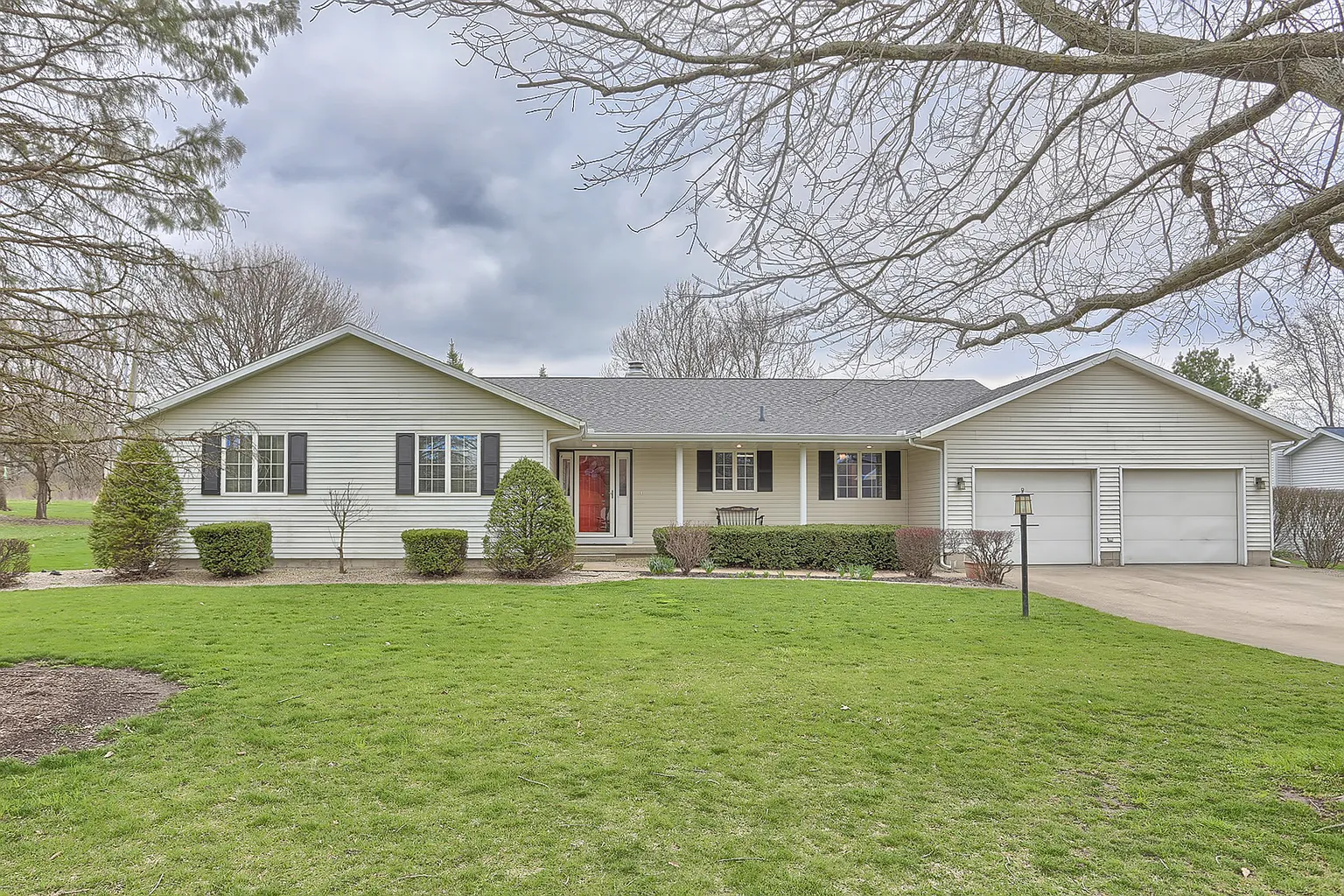 707 S Mahomet Rd photo 1