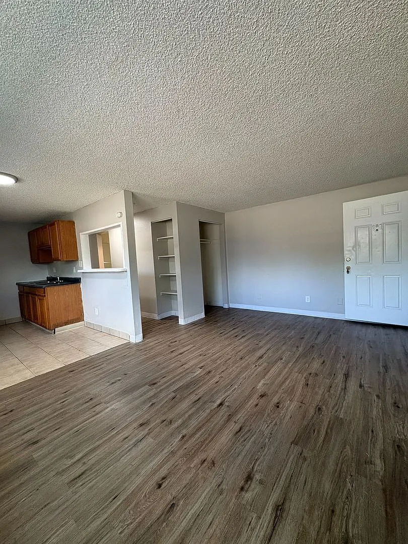 9504 East 17th Ave — Photo 4