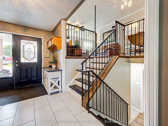 4th image of 444 William St