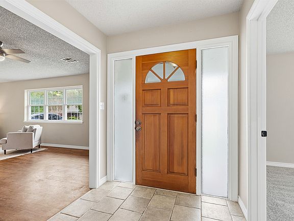 3rd image of 809 Pershing Dr W