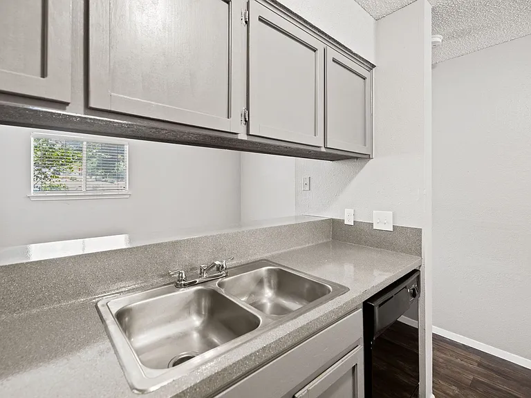 Awesome open Studio Apartments Close to Downtown — Photo 15