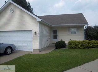 207 Queens Ct, Grand Ledge, MI 48837