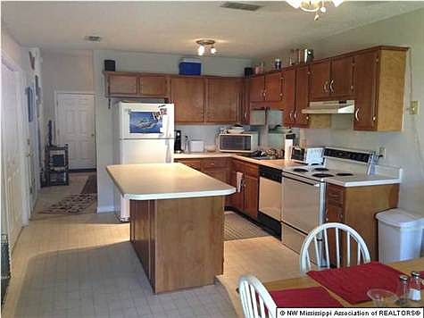5th image of 5815 Garden Walk E