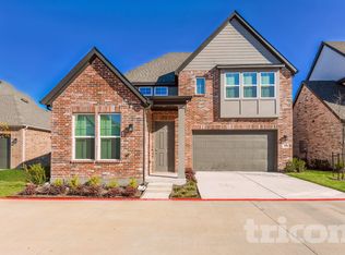 402 Thornton St, Fort Worth, TX 76106