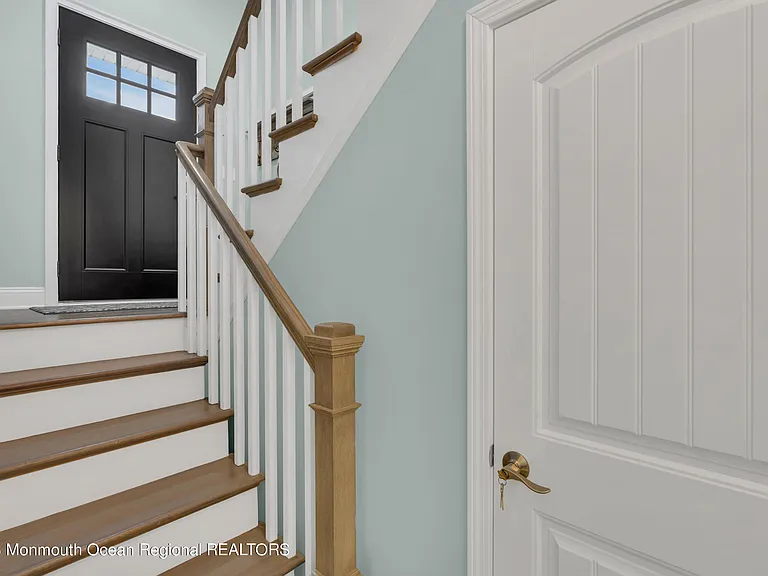 411 Harding Ave — Photo 48