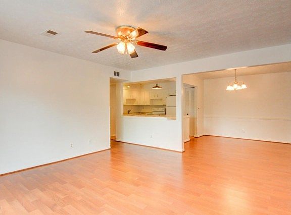 4th image of 102 Algiers Ct #22