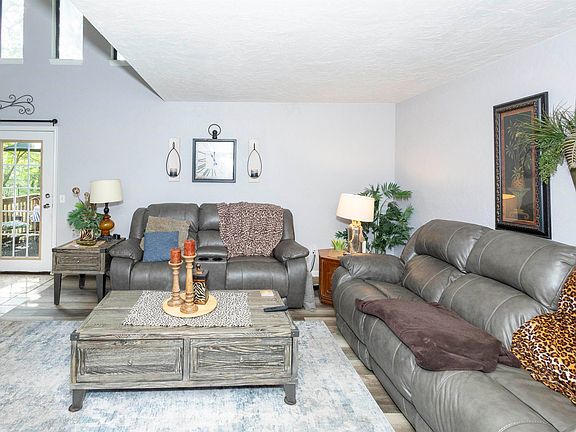 3rd image of 360 Blackjack Ln