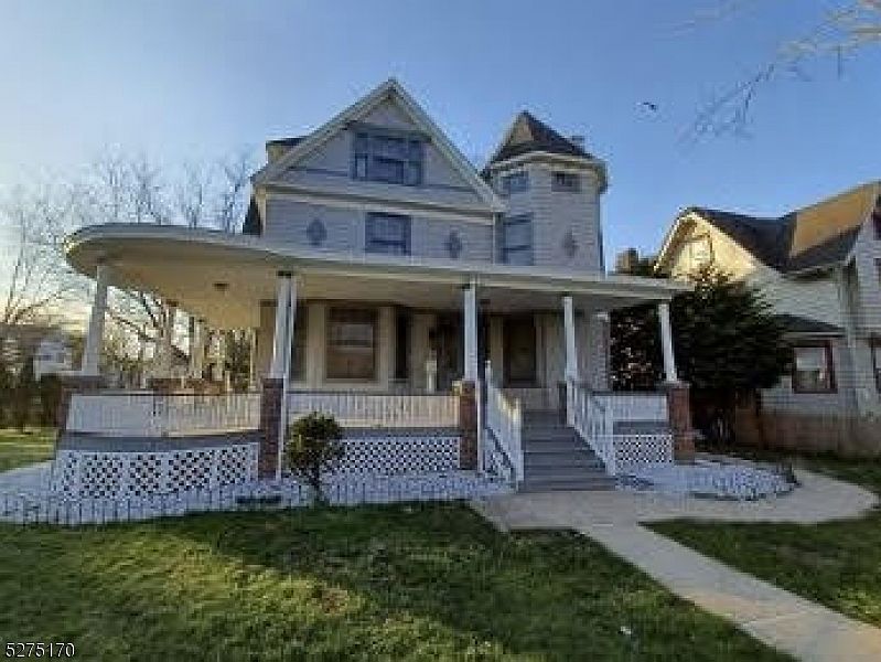 1st image of 3 Myrtle Ave