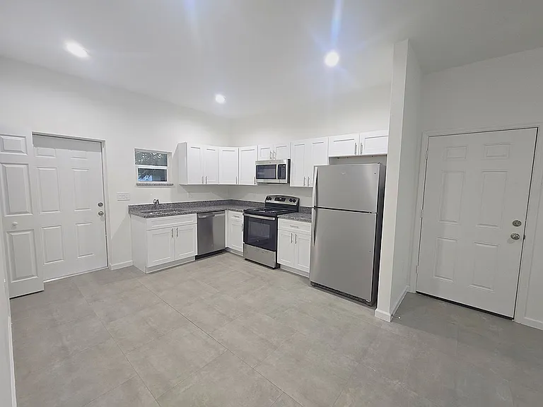 4111 8th St SW — Photo 12