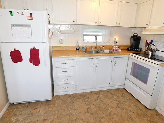3rd image of 11221 Bluebird Dr