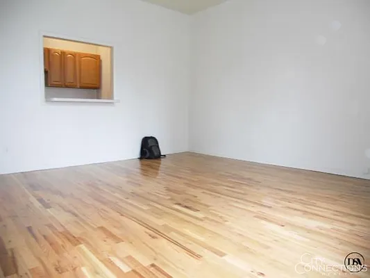 Rented by City Connections Realty | media 10