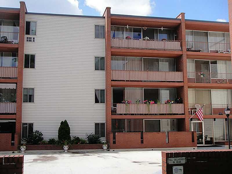 2nd image of 446 Hoodridge Dr APT 406