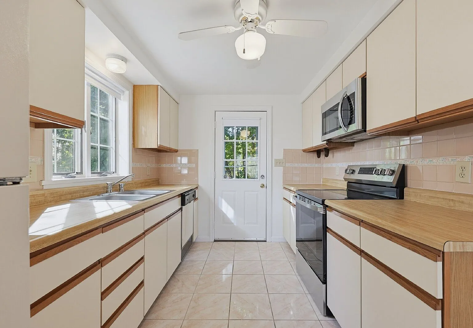 2 bed, 1.5 bath, 1202 sqft, $2,950 — Photo 4