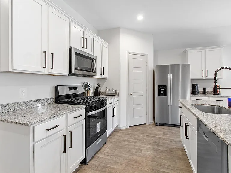6685 Riplee St — Photo 12