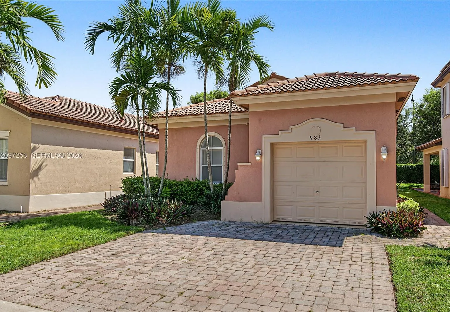 Portofino Pointe — Photo 1