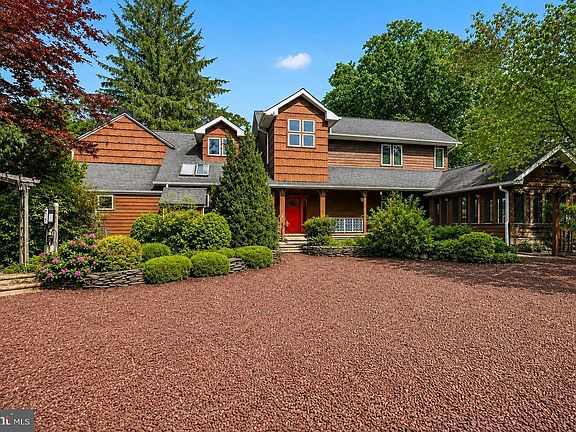 2nd image of 498 Perrineville Rd