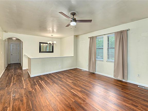 3rd image of 15810 Valentine Ave
